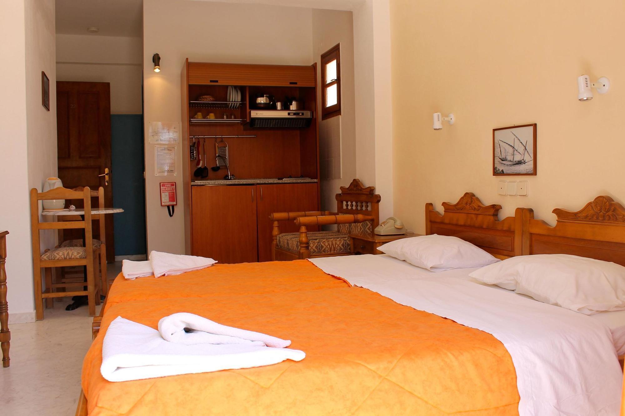 Alia Hotel Kamári Extérieur photo