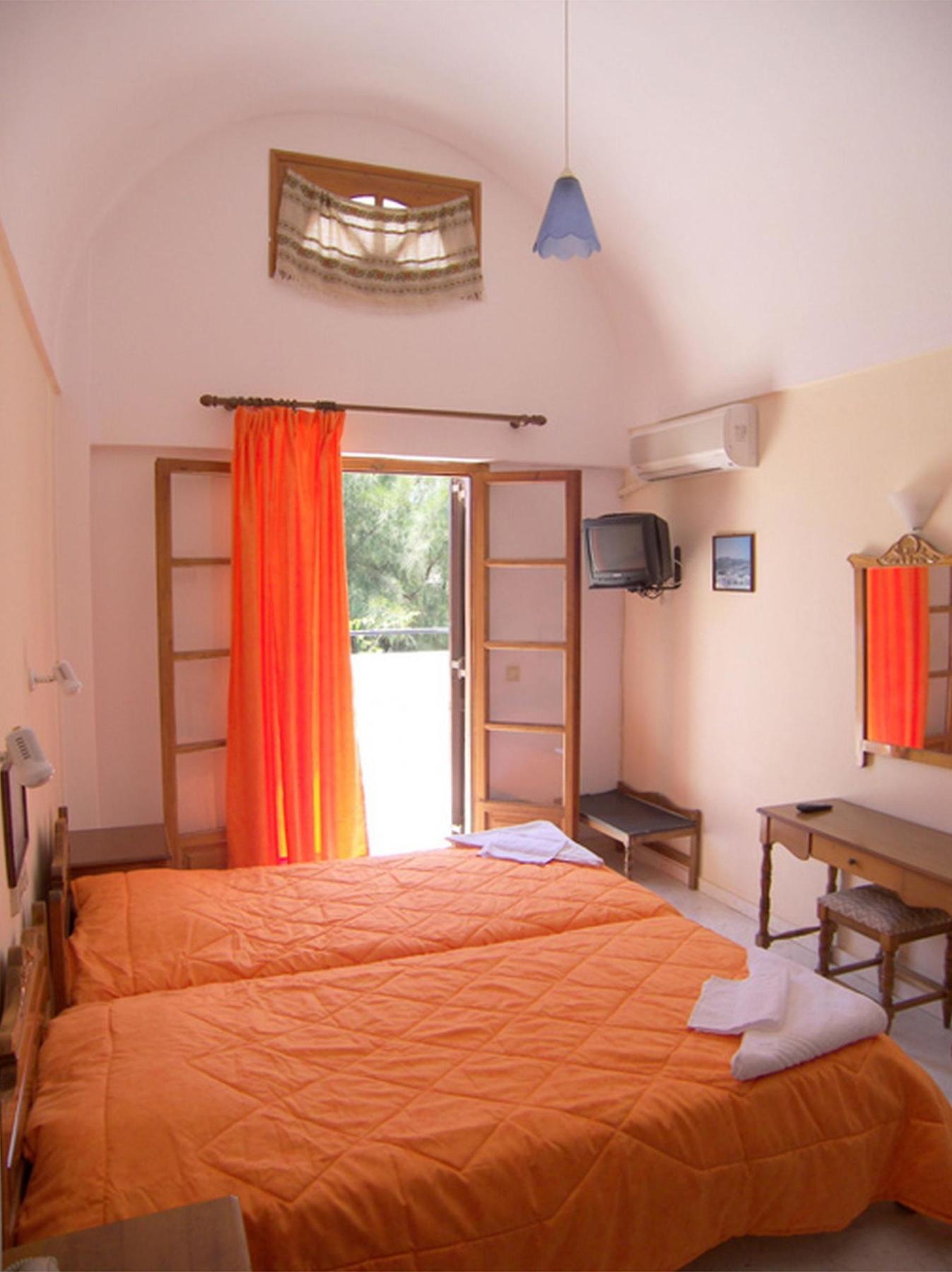 Alia Hotel Kamári Extérieur photo