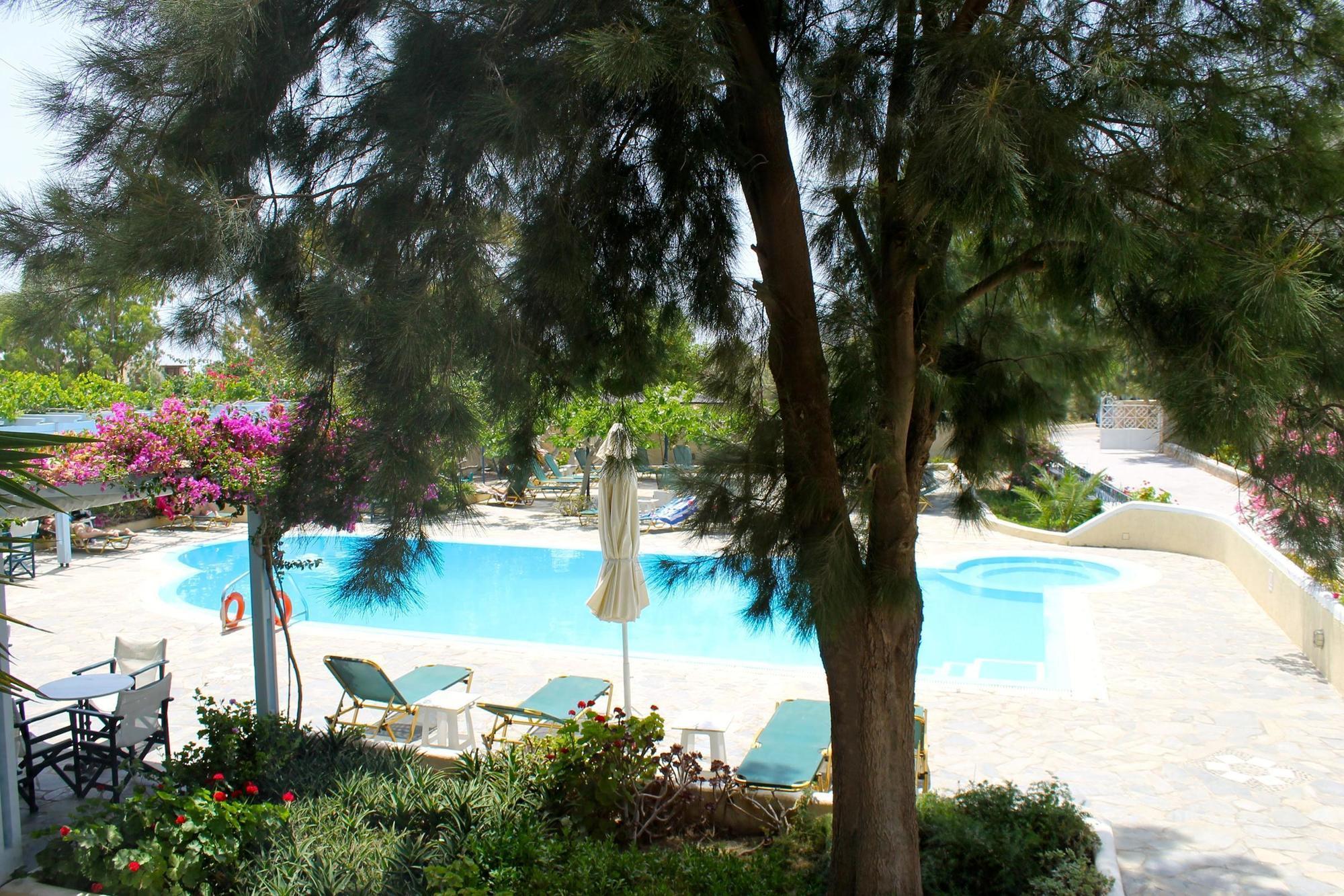 Alia Hotel Kamári Extérieur photo