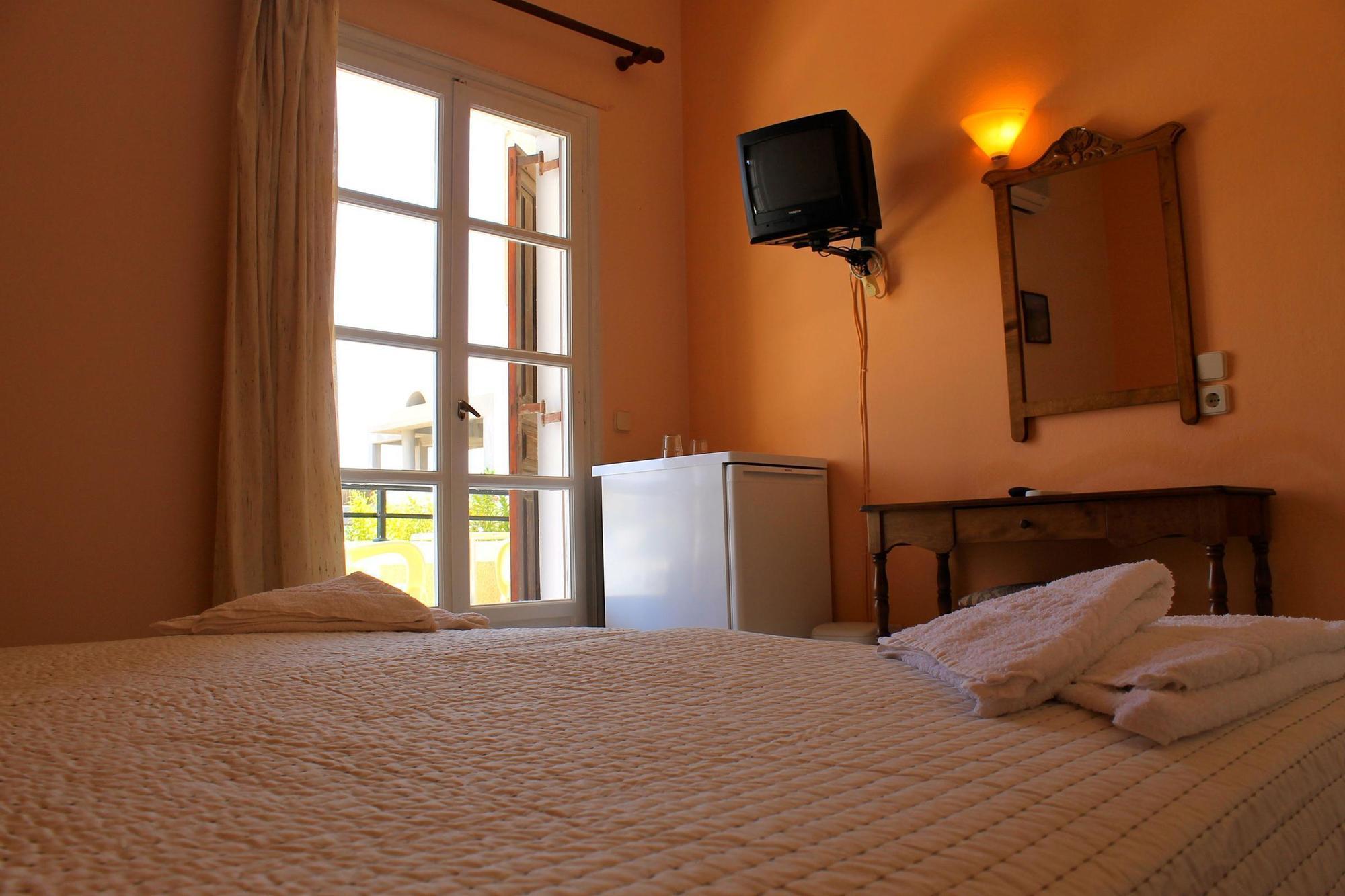 Alia Hotel Kamári Extérieur photo