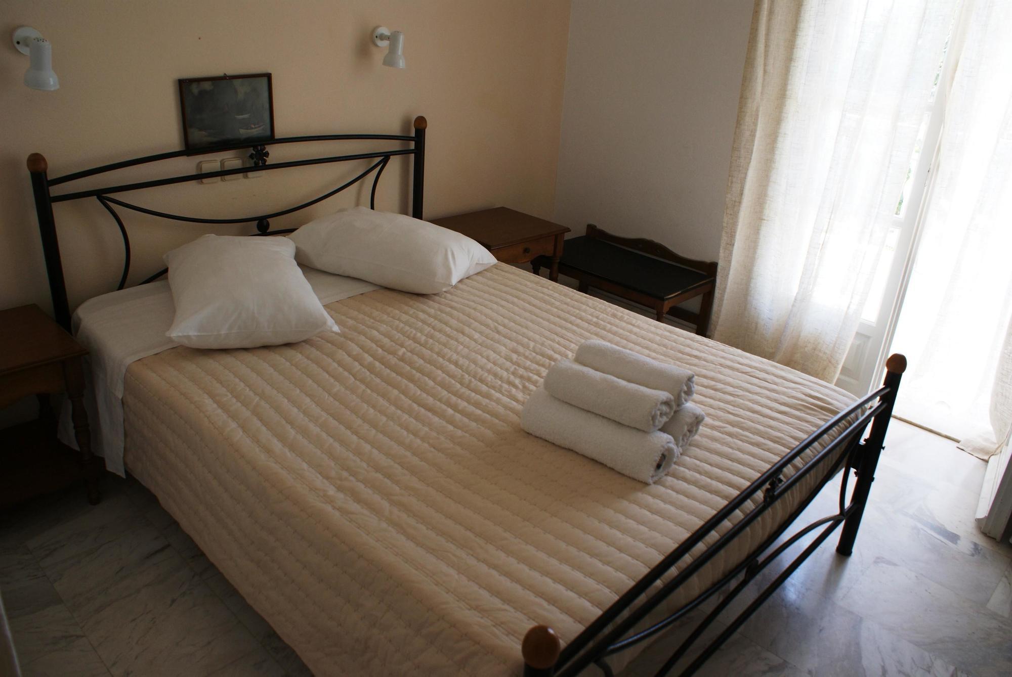 Alia Hotel Kamári Extérieur photo