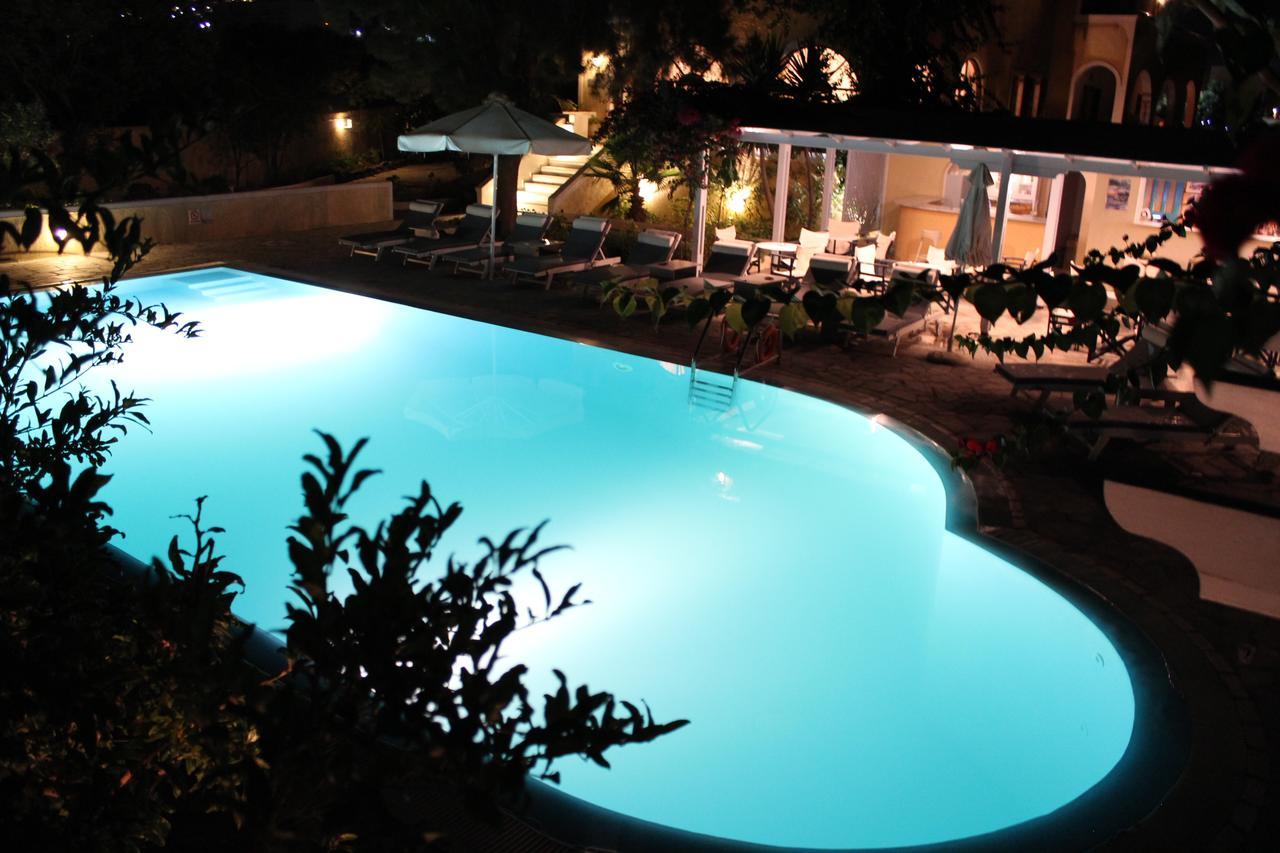 Alia Hotel Kamári Extérieur photo