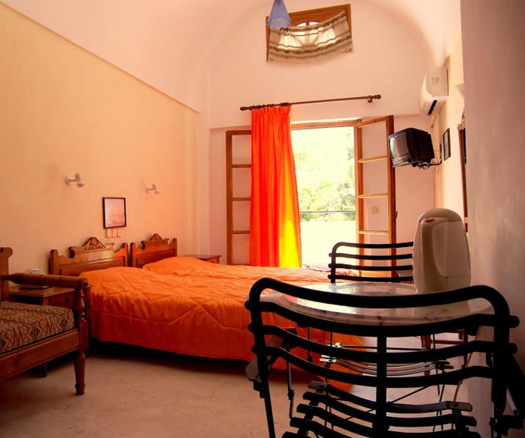 Alia Hotel Kamári Extérieur photo
